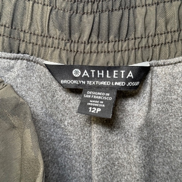 Athleta size 12P Brooklyn Textured Lined Jogger camouflage green - Picture 3 of 4